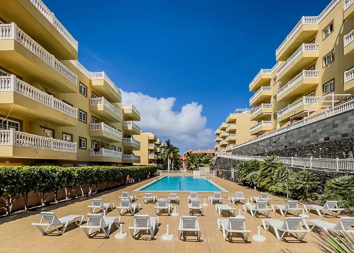 Primavera With Heated Pool Appartement